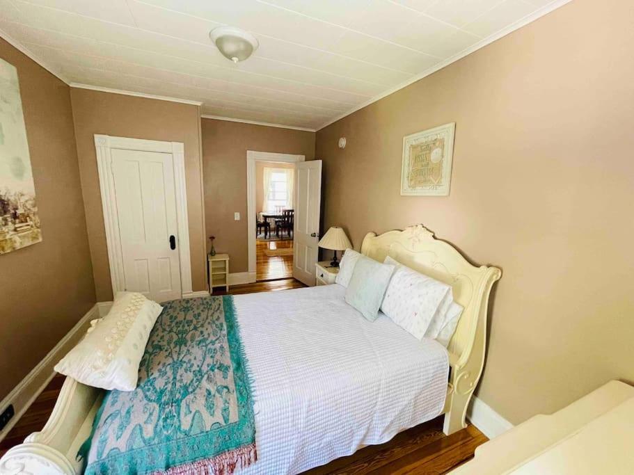 Delightful 2Br Apartment With Balcony - 15 Min From Mohegan Sun- Foxwoods Casinos & Mystic New London Buitenkant foto