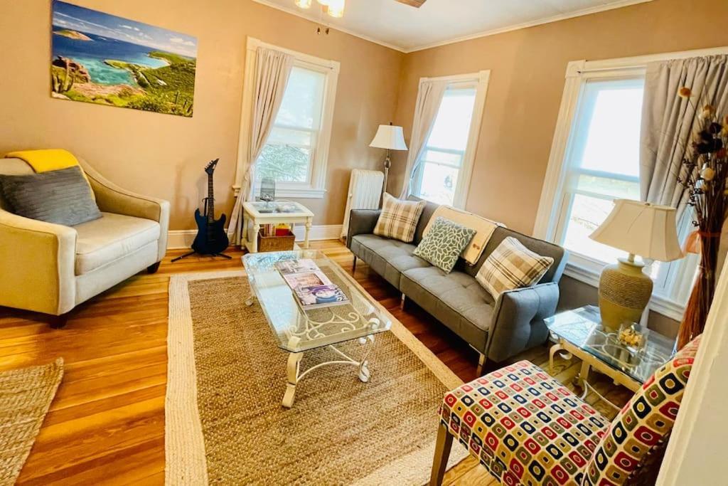 Delightful 2Br Apartment With Balcony - 15 Min From Mohegan Sun- Foxwoods Casinos & Mystic New London Buitenkant foto